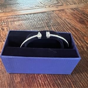 Gorgeous SWAROVSKI Geometric crustal Encrusted Bracelet in GIFT BOX, Brand New